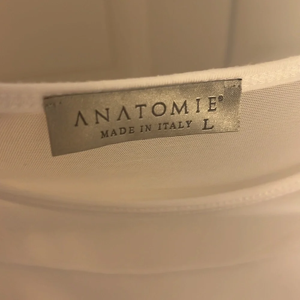 ANATOMIE KIM STYLE PURE WHITE LIGHTWEIGHT, SOFT, MESH-SLEEVE TOP - Picture 6 of 6